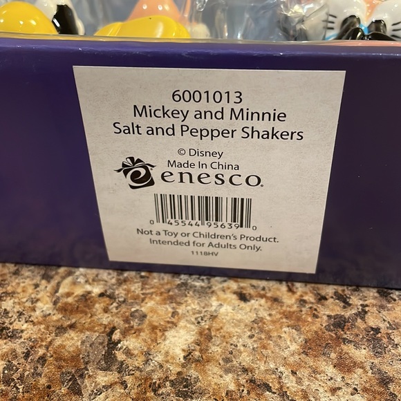 🔴SOLD🔴 Disney Mickey and Minnie Salt and Pepper Shakers set - Picture 5 of 5